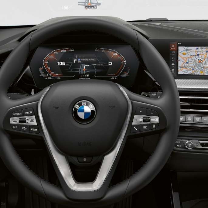Sport-Lederlenkrad. BMW 1er Modell Luxury, Cockpit mit Sport-Lederlenkrad.