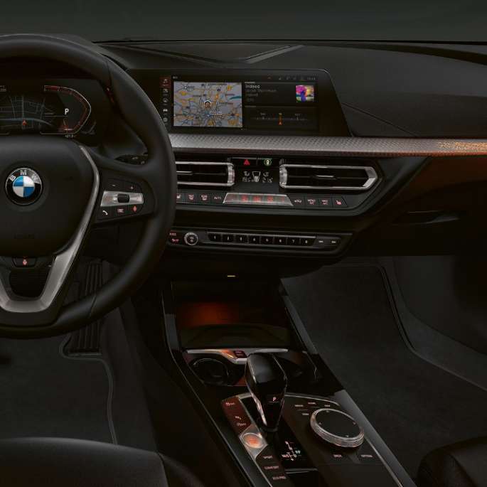 Interieurleisten 'Illuminated Nizza'. BMW 1er Modell Luxury, Interieurleisten 'Illuminated Nizza'.