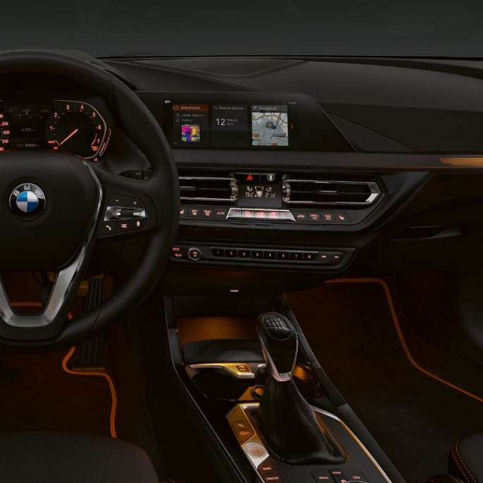 Interieurleisten 'Illuminated Berlin'. BMW 1er Modell Sport, Interieurleisten 'Illuminated Berlin'.