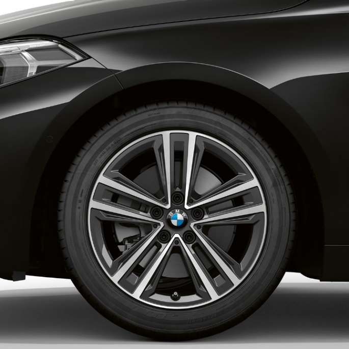 16" Leichtmetallrad Sternspeiche 517. BMW 1er Modell Advantage in Schwarz, seitliche Front mit 16" Leichtmetallrad Sternspeiche 517.