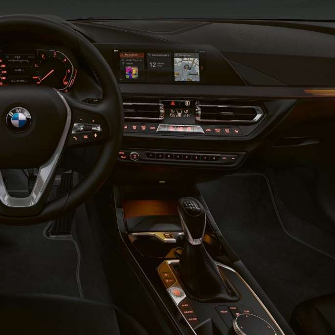 Interieurleisten 'Illuminated Berlin'. BMW 1er Modell Advantage, Interieurleisten 'Illuminated Berlin'.