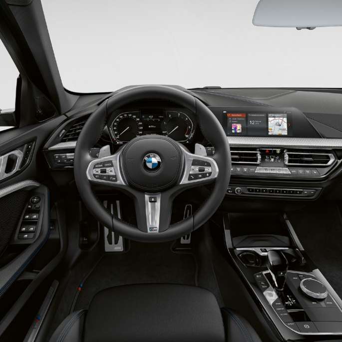 M Lederlenkrad. BMW 1er Modell M Sport, Cockpit mit M Lederlenkrad.