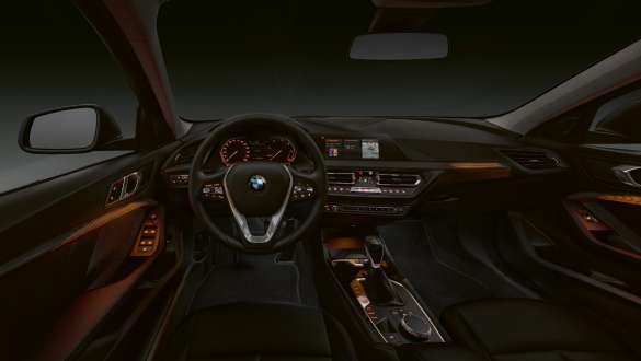 Interieurleisten 'Illuminated Berlin'. BMW 1er Modell Sport mit Interieurleisten 'Illuminated Berlin'.