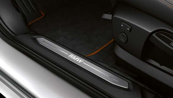 Einstiegsleiste. Einstiegsleiste des BMW 1er Modells Sport.