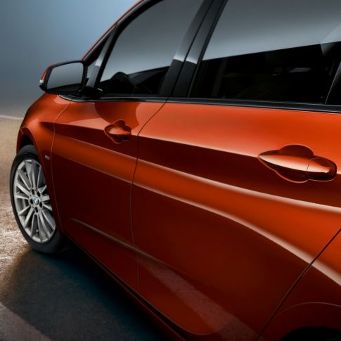 Nahaufnahme Seite BMW 2er Active Tourer F45 BMW 2er Active Tourer F45 Facelift 2018 Sunset Orange metallic Nahaufnahme Seite