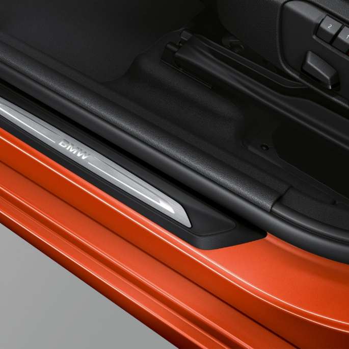 Einstiegsleisten BMW 2er Active Tourer Modell Sport Line Einstiegsleisten BMW 2er Active Tourer Modell Sport Line 220i F45 2018 Sunset Orange metallic