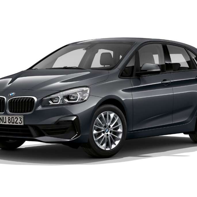 Dreiviertel-Frontansicht BMW 2er Active Tourer Modell Advantage BMW 2er Active Tourer Modell Advantage 218i F45 2018 Mineralgrau metallic Dreiviertel-Frontansicht