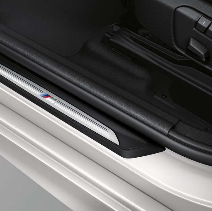 Einstiegsleisten BMW 2er Active Tourer Modell M Sport Einstiegsleisten BMW 2er Active Tourer 220d xDrive Modell M Sport F45 2018 Mineralweiß metallic Exterieur