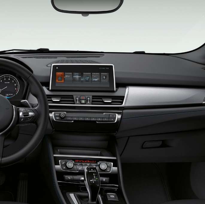 Cockpit BMW 2er Active Tourer Modell M Sport Cockpit BMW 2er Active Tourer 220d xDrive Modell M Sport F45 2018 Innenraum