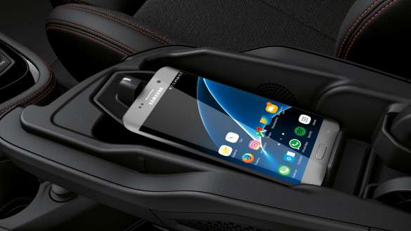 Telefonie mit Wireless Charging BMW 2er Active Tourer F45 Telefonie mit Wireless Charging BMW 2er Active Tourer F45 2018 Innenraum