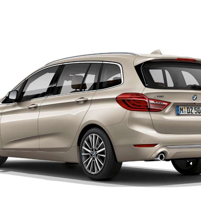 Dreiviertel-Heckansicht BMW 2er Gran Tourer Modell Luxury Line F46 BMW 2er Gran Tourer 218d xDrive Modell Luxury Line F46 Facelift 2018 Jucarobeige metallic Dreiviertel-Heckansicht