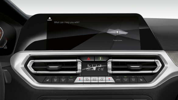 BMW 3er Limousine, BMW Intelligent Personal Assistant Frontale Nahaufnahme des Cockpit Displays der BMW 3er Limousine mit BMW Intelligent Personal Assistant.