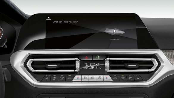 BMW 3er Limousine, BMW Intelligent Personal Assistant. Frontale Nahaufnahme des Cockpit Displays der BMW 3er Limousine mit BMW Intelligent Personal Assistant.