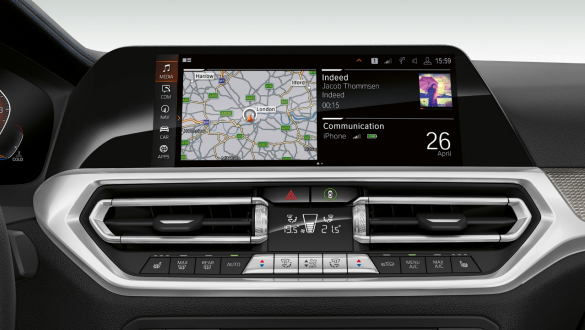 BMW 3er Limousine, BMW Operating System 7.0 Frontale Nahaufnahme des Cockpit Displays der BMW 3er Limousine mit BMW Operating System 7.0.
