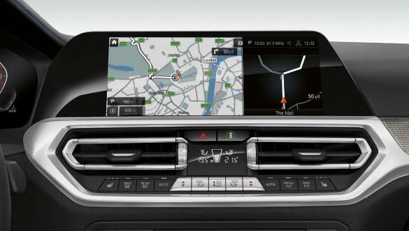 BMW 3er Limousine, BMW Live Cockpit Professional Frontale Nahaufnahme des Cockpit Displays der BMW 3er Limousine mit BMW Live Cockpit Professional.