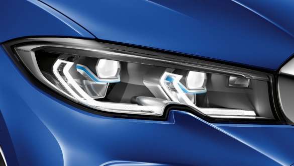 BMW 3er Limousine (G20), BMW Laserlicht. BMW 3er Limousine (G20), BMW Laserlicht. Seitliche Nahaufnahme des linken Frontscheinwerfers mit BMW Laserlicht.