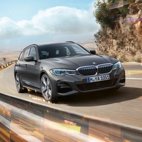 BMW 3er Touring, Dreiviertel-Frontaufnahme Design G21 BMW 3er Touring, Dreiviertel-Frontaufnahme im Fahren auf Brücke vor ländlicher Umgebung G21