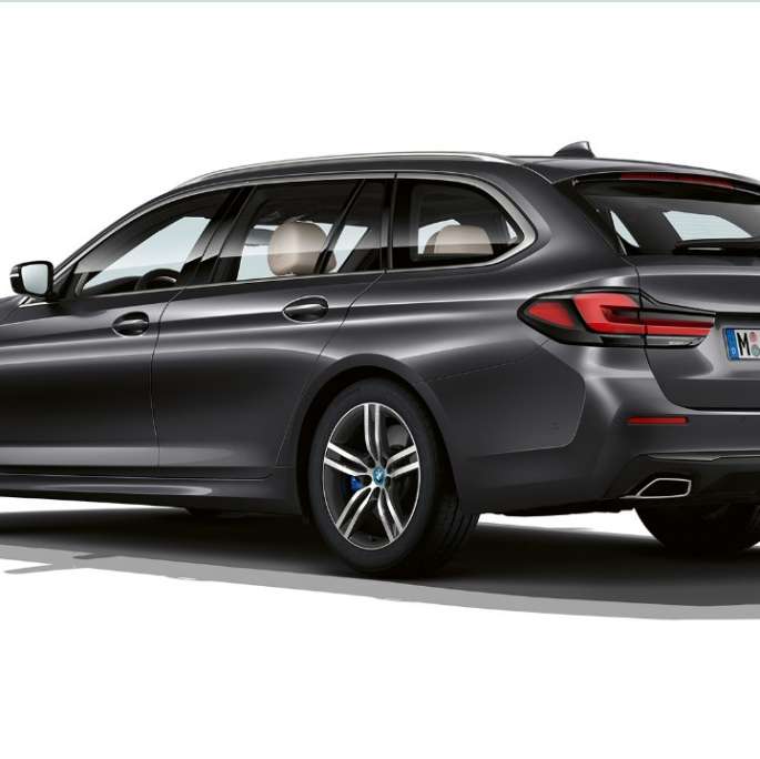 BMW 5er Touring G31 Basisausstattung Heck BMW 5er Touring 530i G31 2020 Basisausstattung in Sophistograu Dreiviertel-Heckansicht
