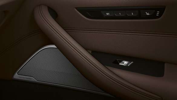 Bowers & Wilkins Diamond Surround Sound System BMW 5er Touring G31 Bowers & Wilkins Diamond Surround Sound System BMW 5er Touring G31 Facelift 2020 Interieur Nahaufnahme Tür