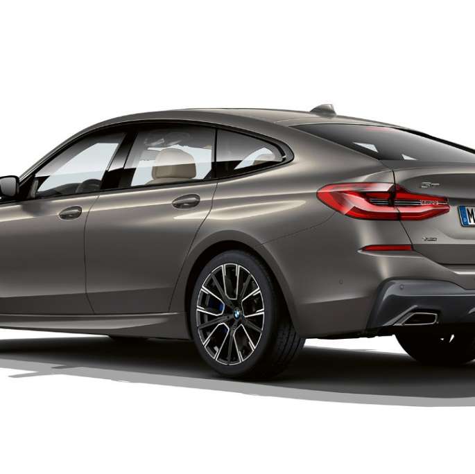Heck BMW 6er Gran Turismo M Sportpaket G32 2020 BMW 6er Gran Turismo G32 640i xDrive 2020 M Sportpaket Berninagrau Bernsteineffekt Dreiviertel-Heckansicht