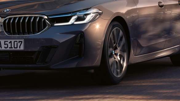 Adaptive 2-Achs Luftfederung BMW 6er Gran Turismo G32 2020 Adaptive 2-Achs Luftfederung BMW 6er Gran Turismo G32 2020 Nahaufnahme Dreiviertel-Front