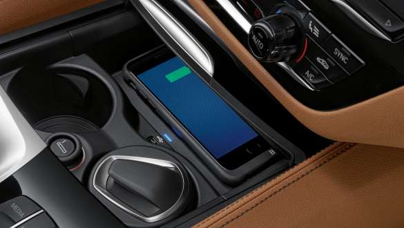 Wireless-Charging-Hülle BMW 6er Gran Turismo G32 2020 Wireless-Charging-Hülle BMW 6er Gran Turismo G32 2020 Nahaufnahme