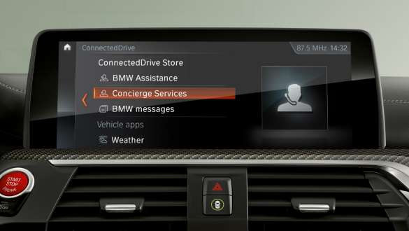BMW Intelligent Personal Assistant G15. BMW 8er Coupé, Control Display mit BMW Intelligent Personal Assistant G15.