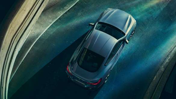 Integral Active Steering G15. BMW 8er Coupé, Fahrschuss aus der Vogelperspektive, Integral Active Steering G15.