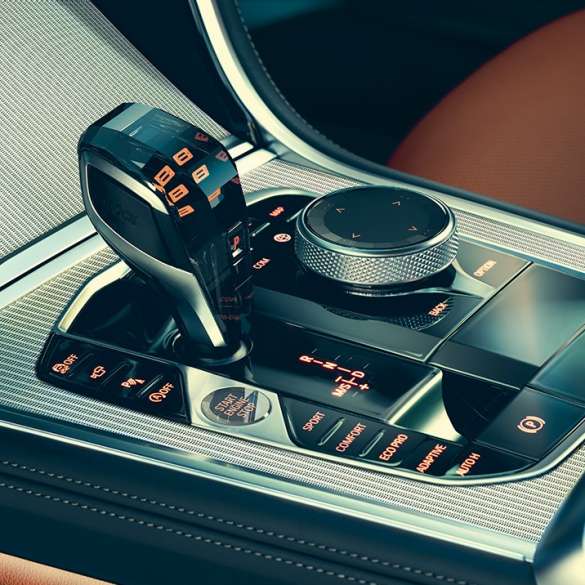 BMW 8er Coupé, Interieur G15. BMW 8er Coupé, Interieur, Nahaufnahme des Gangwahlschalters G15.