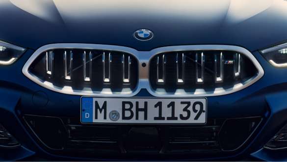 BMW Niere Iconic Glow BMW 8er Gran Coupé G16 LCI Facelift 2022 BMW 8er Gran Coupé G16 LCI Facelift 2022 BMW Individual Frozen Tansanitblau metallic BMW Niere Iconic Glow