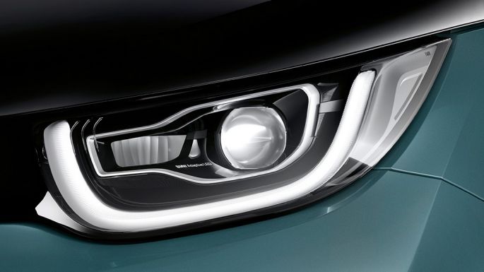 BMW i3 2018 LED-Frontscheinwerfer I01 BMW i3 I01 2018 Jucarobeige mit Akzent Frozen Grey metallic Nahaufnahme Front LED-Frontscheinwerfer