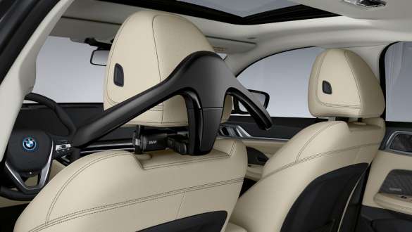 BMW Kleiderbügel für Travel & Comfort System BMW i4 eDrive40 G26 2021 BMW Kleiderbügel für Travel & Comfort System BMW i4 eDrive40 G26 2021