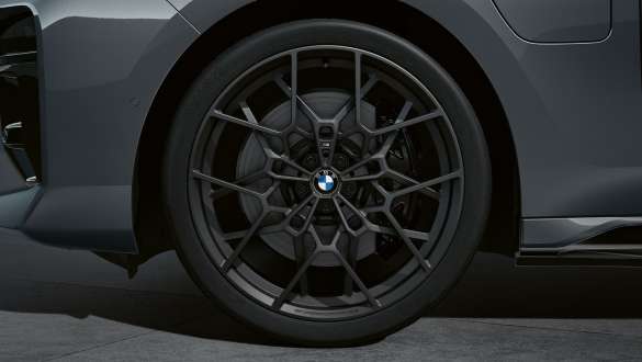22" M Performance Schmiederad Kreuzspeiche 912 M BMW M760e xDrive Limousine G70 22" M Performance Schmiederad Kreuzspeiche 912 M in Frozen Gunmetal Grey BMW M760e xDrive Limousine G70