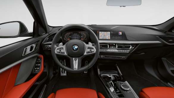 Interieurleisten 'Illuminated Boston. BMW M135i xDrive Interieur mit illuminierten Interieurleisten 'Illuminated Boston.