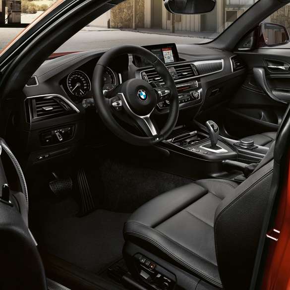 Cockpit BMW M240i Coupé Cockpit BMW M240i Coupé F22 2017 Sunset Orange metallic Innenraum