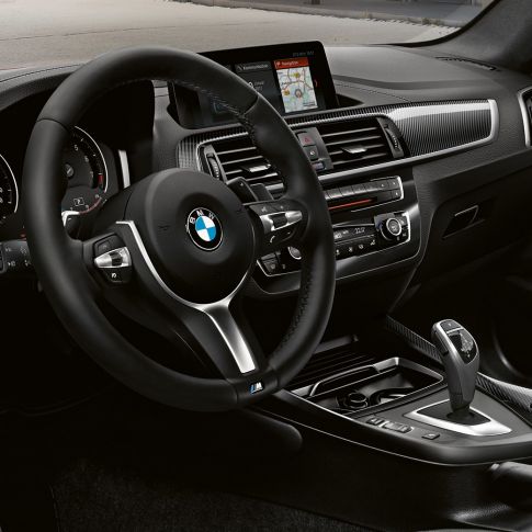 Cockpit BMW M240i Coupé Cockpit BMW M240i Coupé F22 2017 Sunset Orange metallic Innenraum