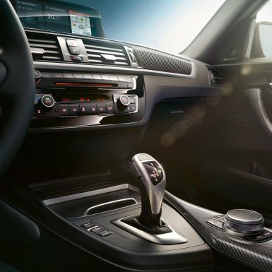 Schalthebel BMW M240i Coupé Schalthebel BMW M240i Coupé F22 2017 Innenraum