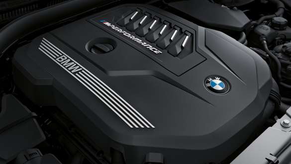 BMW M TwinPower Turbo Benzinmotor BMW M440i xDrive Cabrio G23 2020 BMW M TwinPower Turbo Reihen-6-Zylinder Benzinmotor BMW M440i xDrive Cabrio G23 2020 Nahaufnahme Motorabdeckung