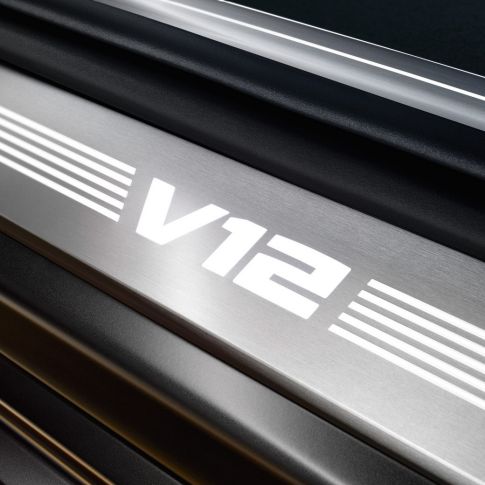 BMW Einstiegsleiste mit V12-Schriftzug G11 BMW M760Li xDrive, BMW M760Li Interieur G11