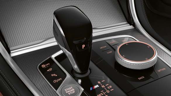 Glasapplikation 'CraftedClarity'. BMW M850i xDrive, Interieur, Detailaufnahme Gangwahlschalter mit Glasapplikation 'CraftedClarity'.