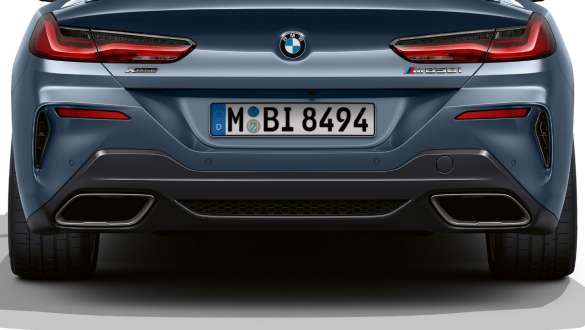 Beidseitige Auspuffendrohre. BMW M850i xDrive Coupé mit beidseitigen Auspuffendrohren.