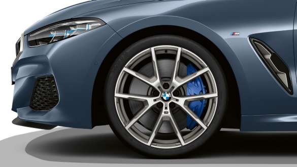 Leichtmetallräder Y-Speiche 728 M Bicolor Ceriumgrau. BMW M850i xDrive Coupé in Barcelona Blau metallic, 20" M Leichtmetallräder Y-Speiche 728 M Bicolor Ceriumgrau.