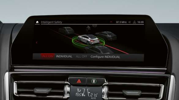 Driving Assistant Pack Professional. BMW 8er Coupé M Automobile mit Driving Assistant Pack Professional.