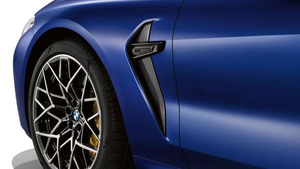 M spezifische Kieme in Carbon. BMW M8 Competition Coupé mit M Kieme in Carbon.