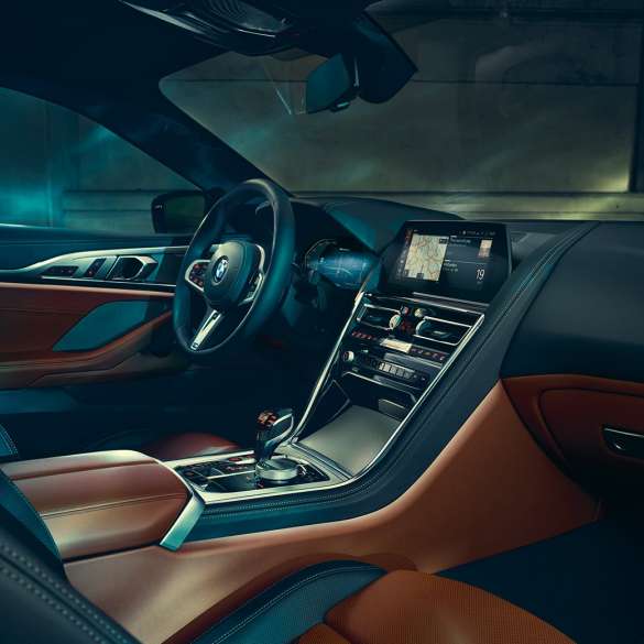 BMW M850i xDrive Coupé, Cockpit. G15 BMW M850i xDrive Coupé, Cockpit mit BMW Live Cockpit Professional und M Lederlenkrad. G15