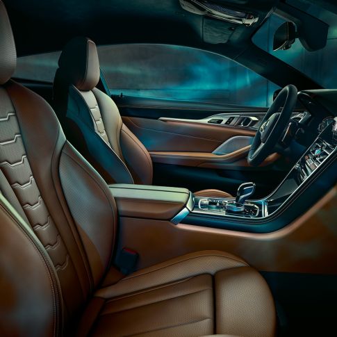 BMW M850i xDrive Coupé, Interieur. G15 BMW M850i xDrive Coupé, Interieur mit Multifunktionssitzen in BMW Individual erweiterte Lederausstattung 'Merino' Tartufo/Schwarz. G15