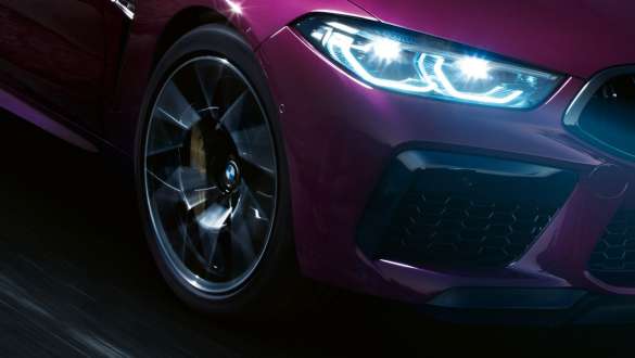 BMW M8 Competition Gran Coupé mit Adaptivem M Fahrwerk BMW M8 Competition Gran Coupé mit Adaptivem M Fahrwerk F93 2020 BMW Individual Ametrin Nahaufnahme Front