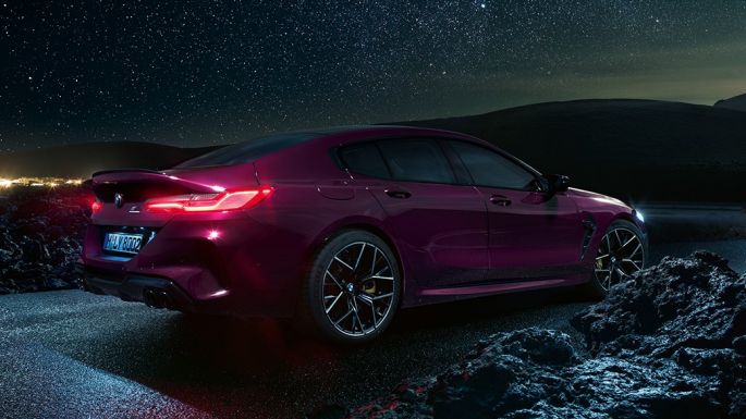 BMW M8 Competition Gran Coupé Dreiviertel-Seitenansicht von hinten F93 BMW M8 Competition Gran Coupé F93 2020 BMW Individual Ametrin metallic Dreiviertel-Seitenansicht von hinten