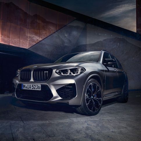 BMW X3 M Competition SUV, Dreiviertel-Frontansicht F97. BMW X3 M Competition SUV in Donington Grau metallic, Exterieur, Dreiviertel-Frontansicht F97.
