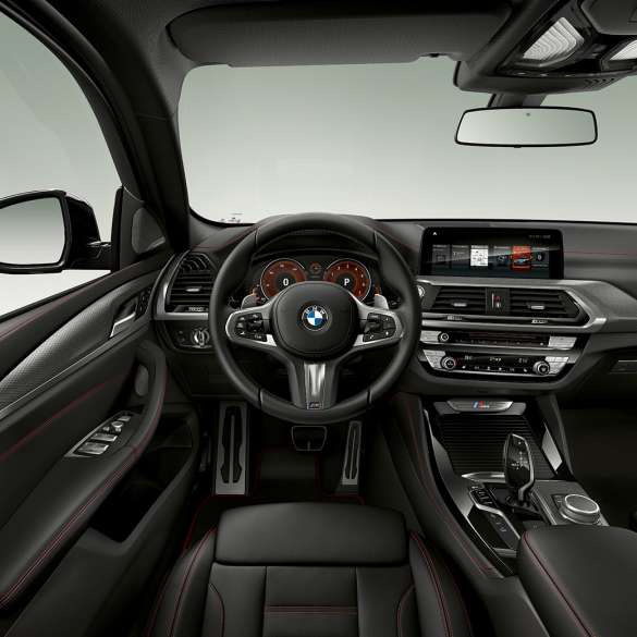 BMW X4 M40i und BMW X4 M40d, Cockpit. BMW X4 M40i und BMW X4 M40d, Interieur, Cockpit mit M Lederlenkrad und M Sportsitzen.